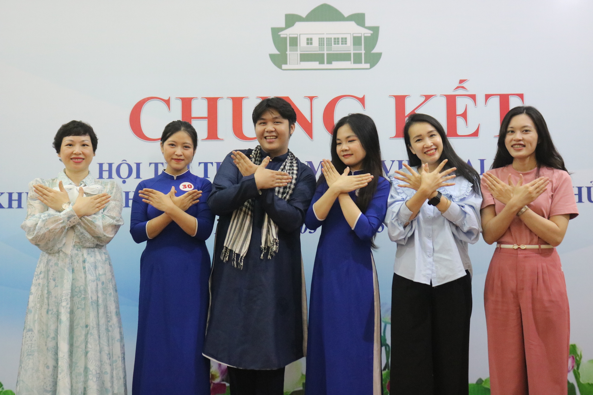 CHÚC MỪNG ĐỘI THI KHOA DU LỊCH HỌC ĐẠT GIẢI TẠI CHUNG KẾT HỘI THI THUYẾT MINH VIÊN TẠI ĐIỂM KHU DI TÍCH CHỦ TỊCH HỒ CHÍ MINH