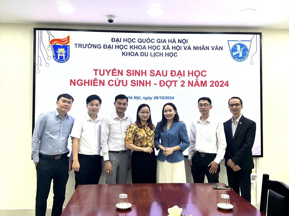 CHUYÊN NGHIỆP & THÁCH THỨC: BUỔI XÉT TUYỂN ĐẦU VÀO CHƯƠNG TRÌNH NGHIÊN CỨU SINH, KHOA DU LỊCH HỌC