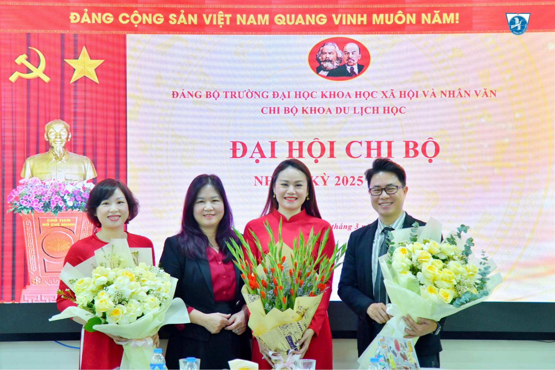 DAI HOI CHI BO (1)