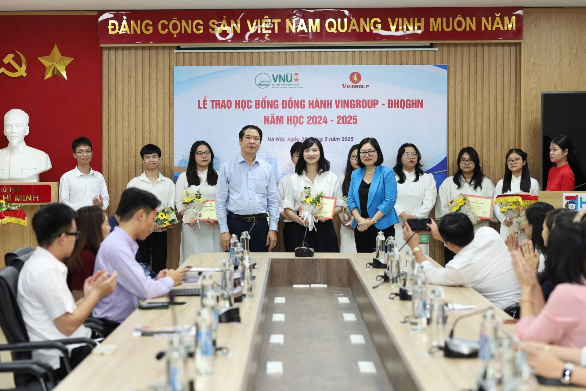 CHÚC MỪNG SINH VIÊN ĐOÀN MAI DƯƠNG – K66 QUẢN TRỊ KHÁCH SẠN – ĐẠT HỌC BỔNG ĐỒNG HÀNH VINGROUP