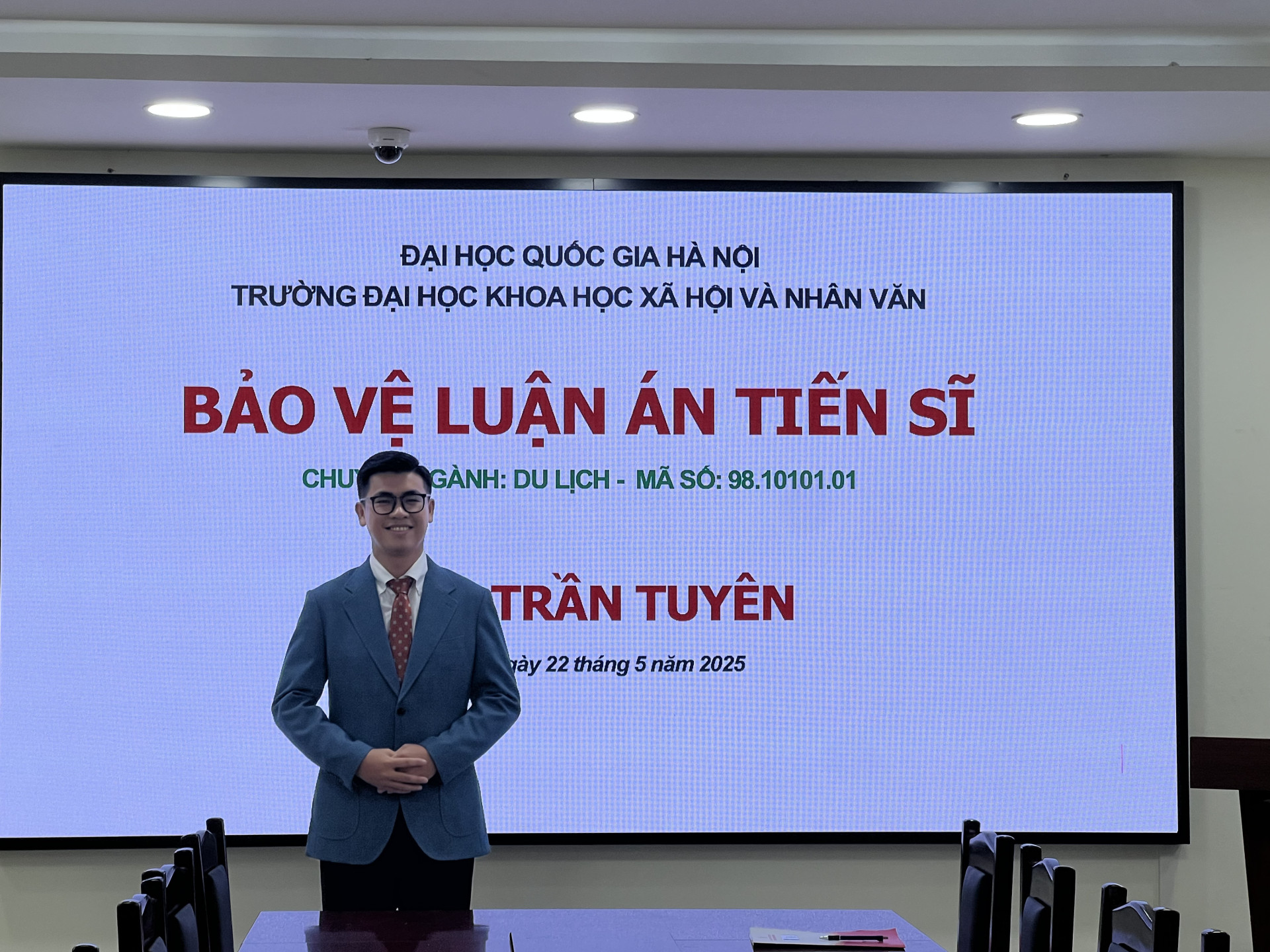 Bảo vệ luận án tiến sĩ “Các yếu tố tác động đến ý định sử dụng công nghệ thực tế ảo của du khách và doanh nghiệp du lịch tại Thành phố Hồ Chí Minh”