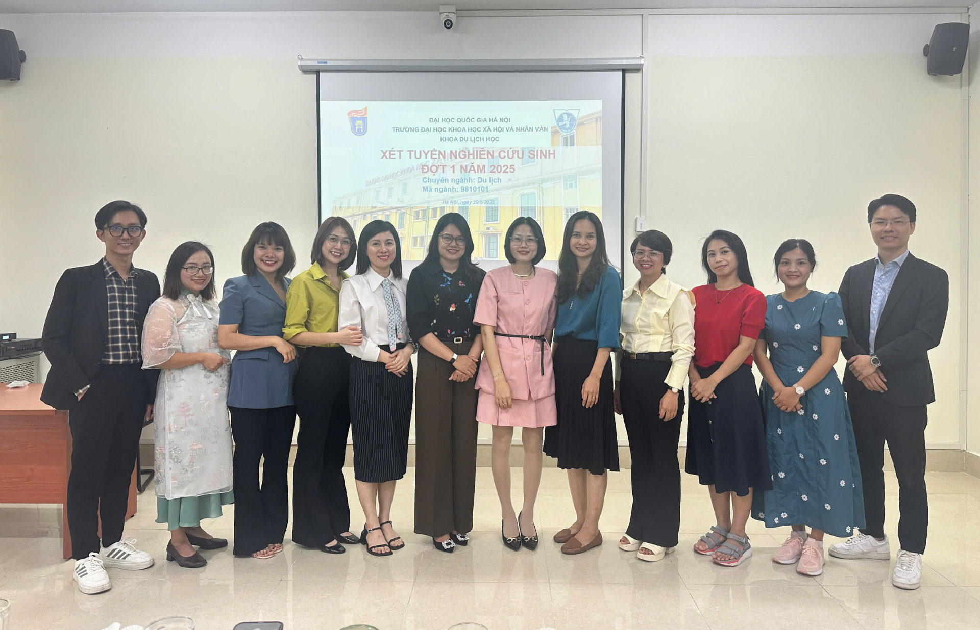 CHUYÊN NGHIỆP & THÁCH THỨC: CHƯƠNG TRÌNH ĐÁNH GIÁ HỒ SƠ DỰ TUYỂN TUYỂN SINH TIẾN SĨ KHOA DU LỊCH HỌC ĐỢT 1 NĂM 2025