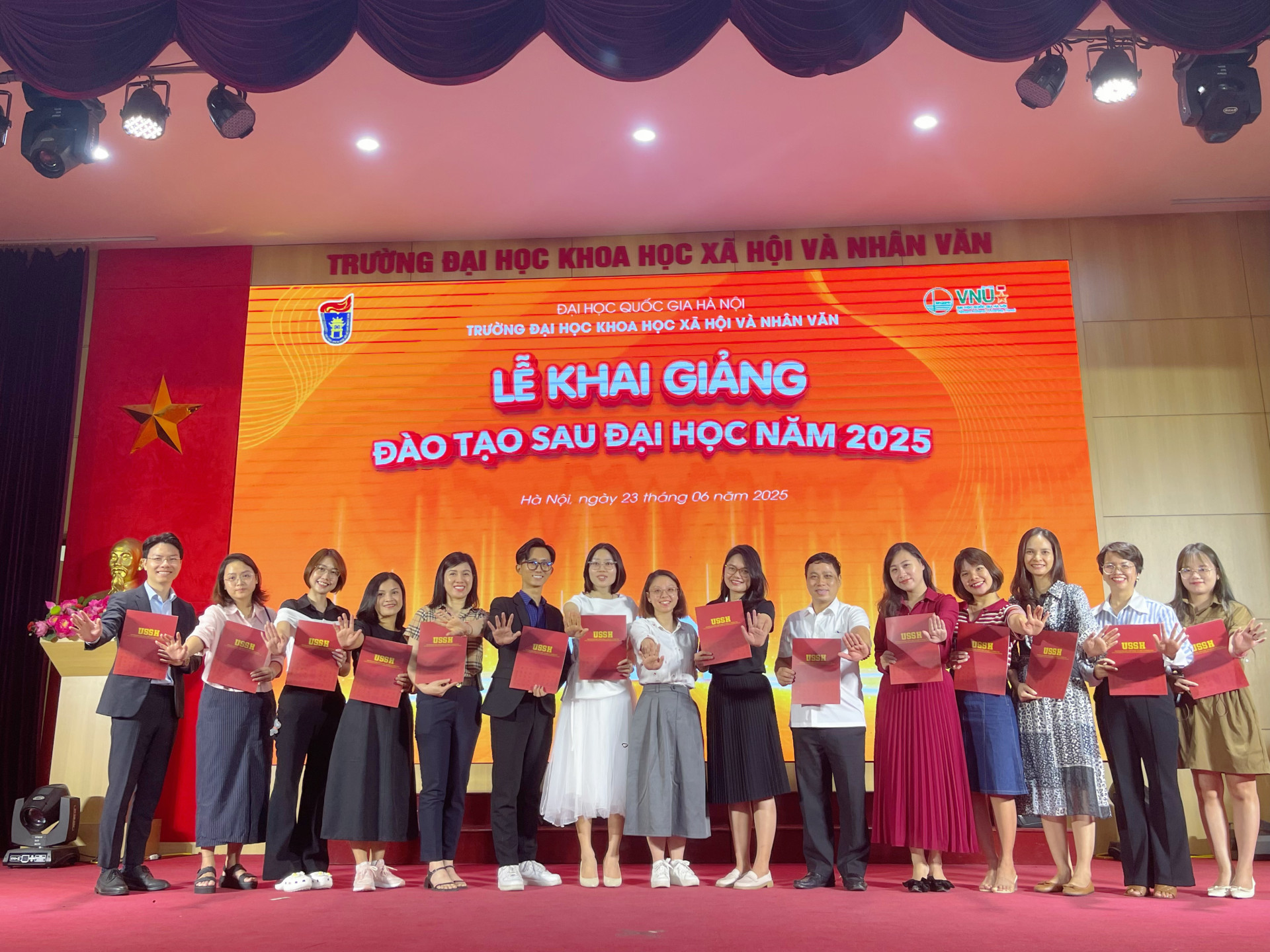 KHAI GIẢNG KHÓA ĐÀO TẠO SAU ĐẠI HỌC NĂM 2025