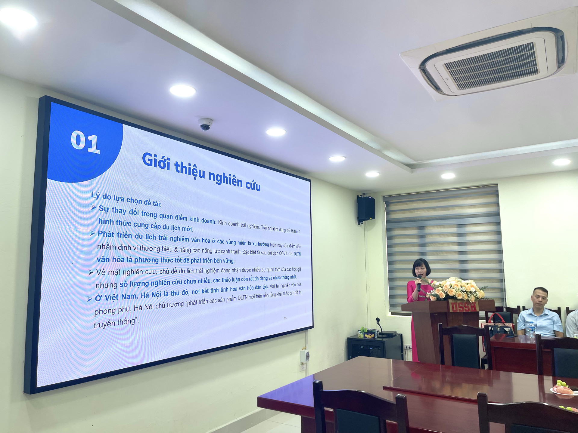 NCS Phạm Thị Bích Thuỷ trình bày Luận án Tiến sĩ