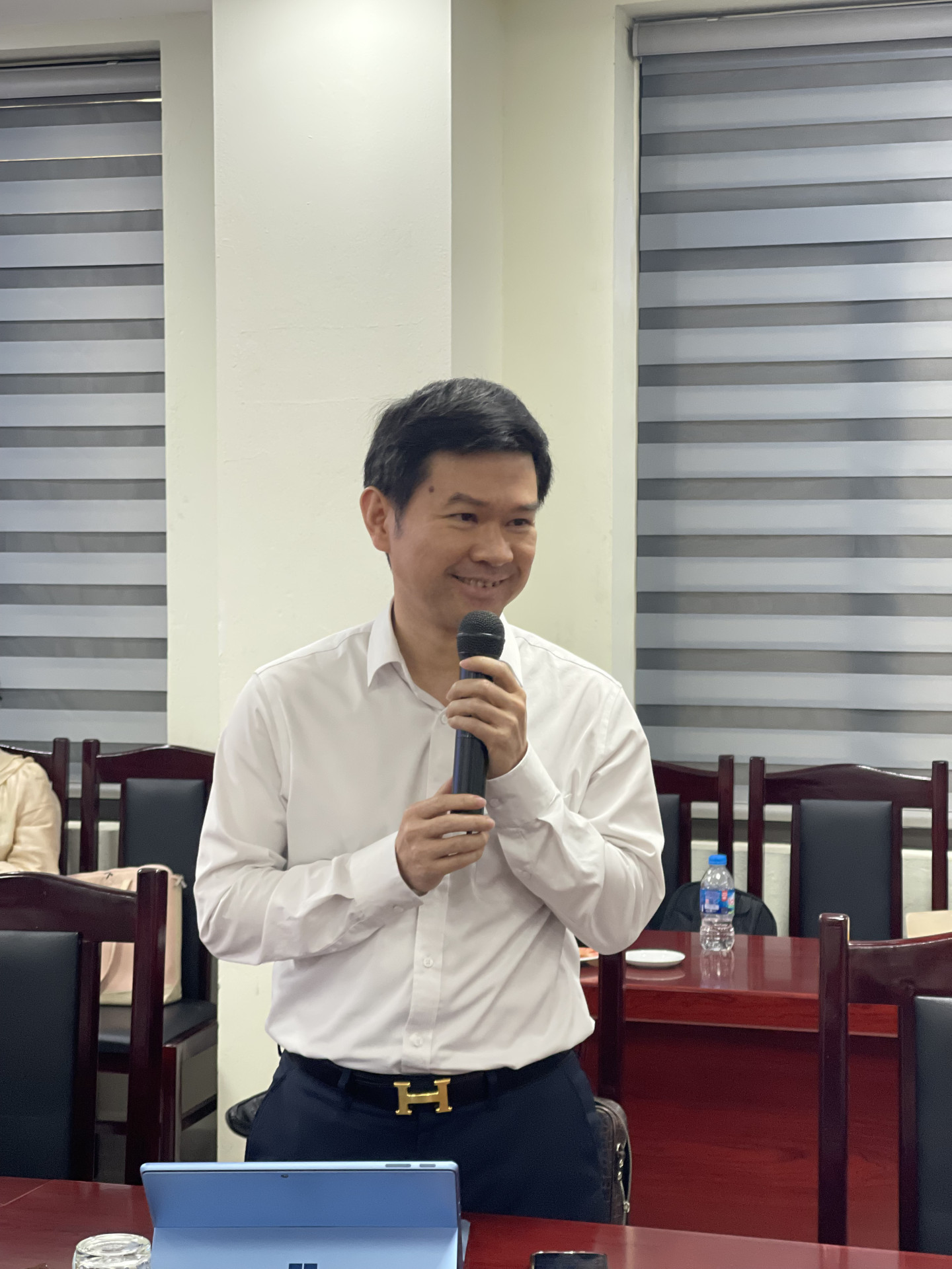TS Nguyễn Anh Tuấn, chủ tịch hội đồng Trường Đại học Thủ đô phát biểu về buổi bảo vệ khoá luận