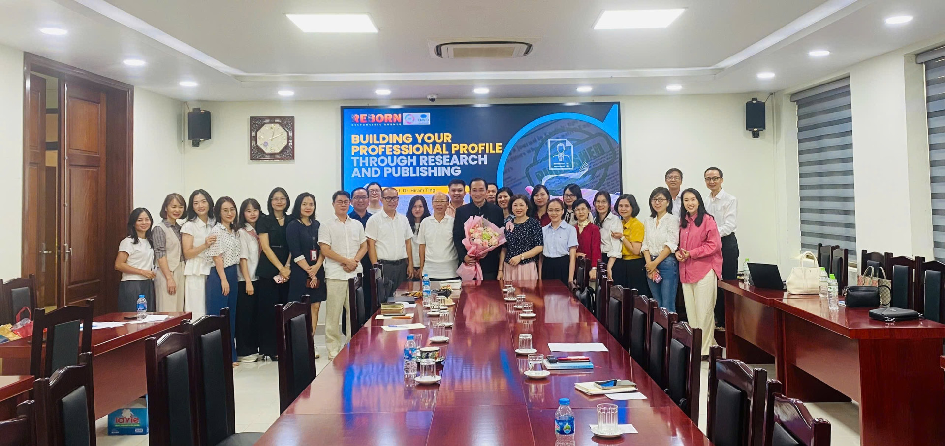 KHOA DU LỊCH HỌC TỔ CHỨC THÀNH CÔNG BUỔI CHIA SẺ HỌC THUẬT CÙNG GS. HIRAM TING