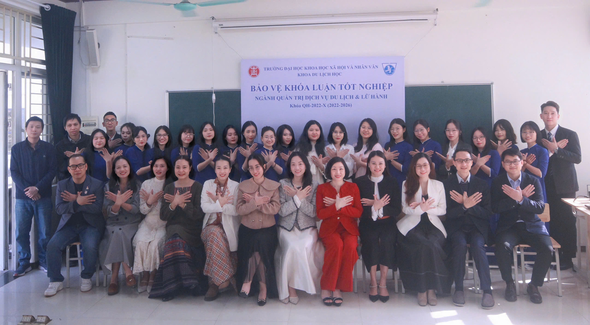 CHÚC MỪNG SINH VIÊN KHÓA QH-2022-X BẢO VỆ KHÓA LUẬN TỐT NGHIỆP THÀNH CÔNG (ĐỢT 1)