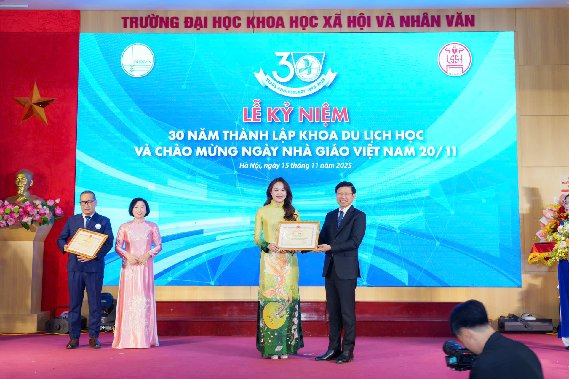 z7385575756004 d8459304adb1e8db5ca2f5665a28e4c0