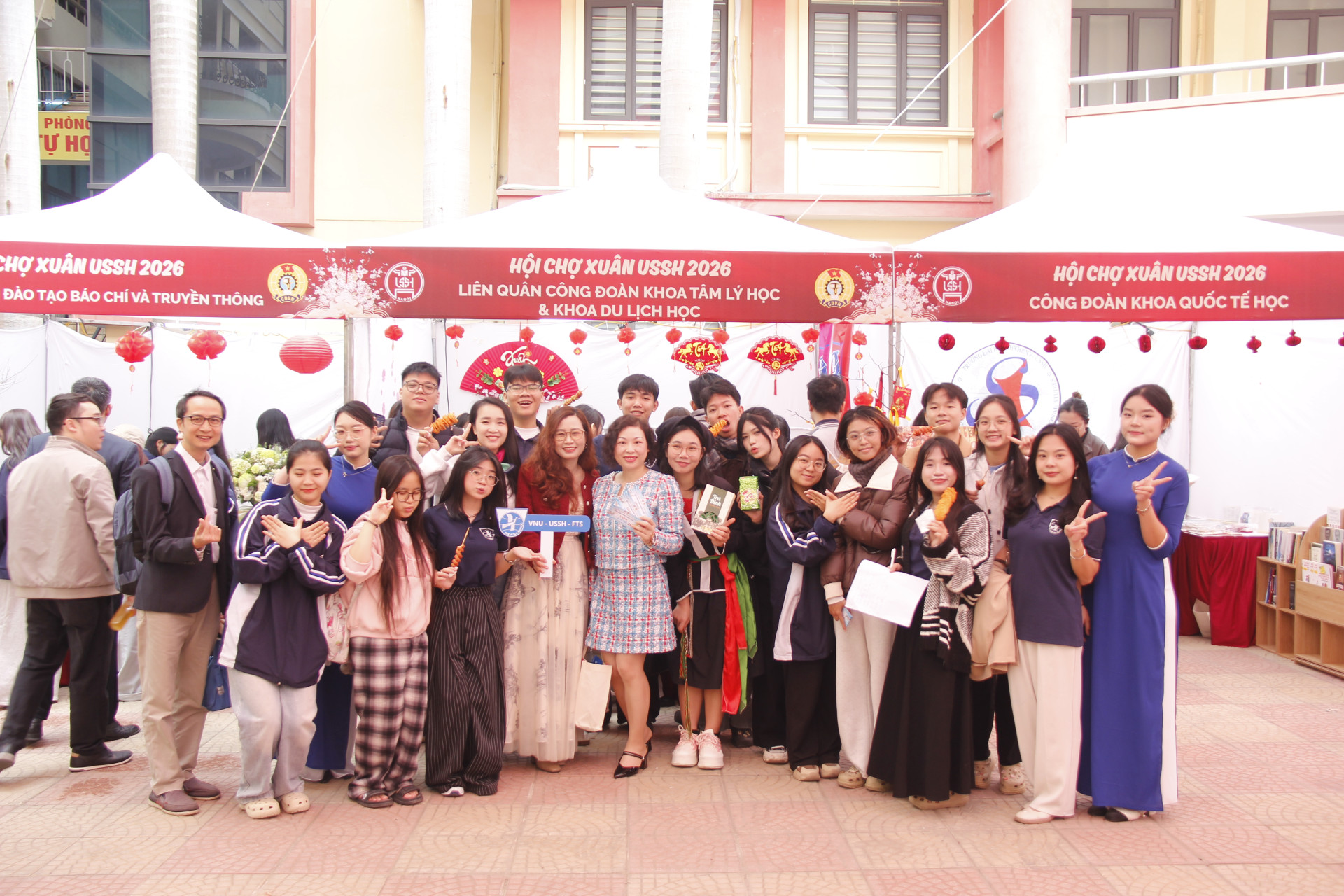 TỔNG KẾT KHOA DU LỊCH HỌC TẠI CHƯƠNG TRÌNH HỘI CHỢ XUÂ