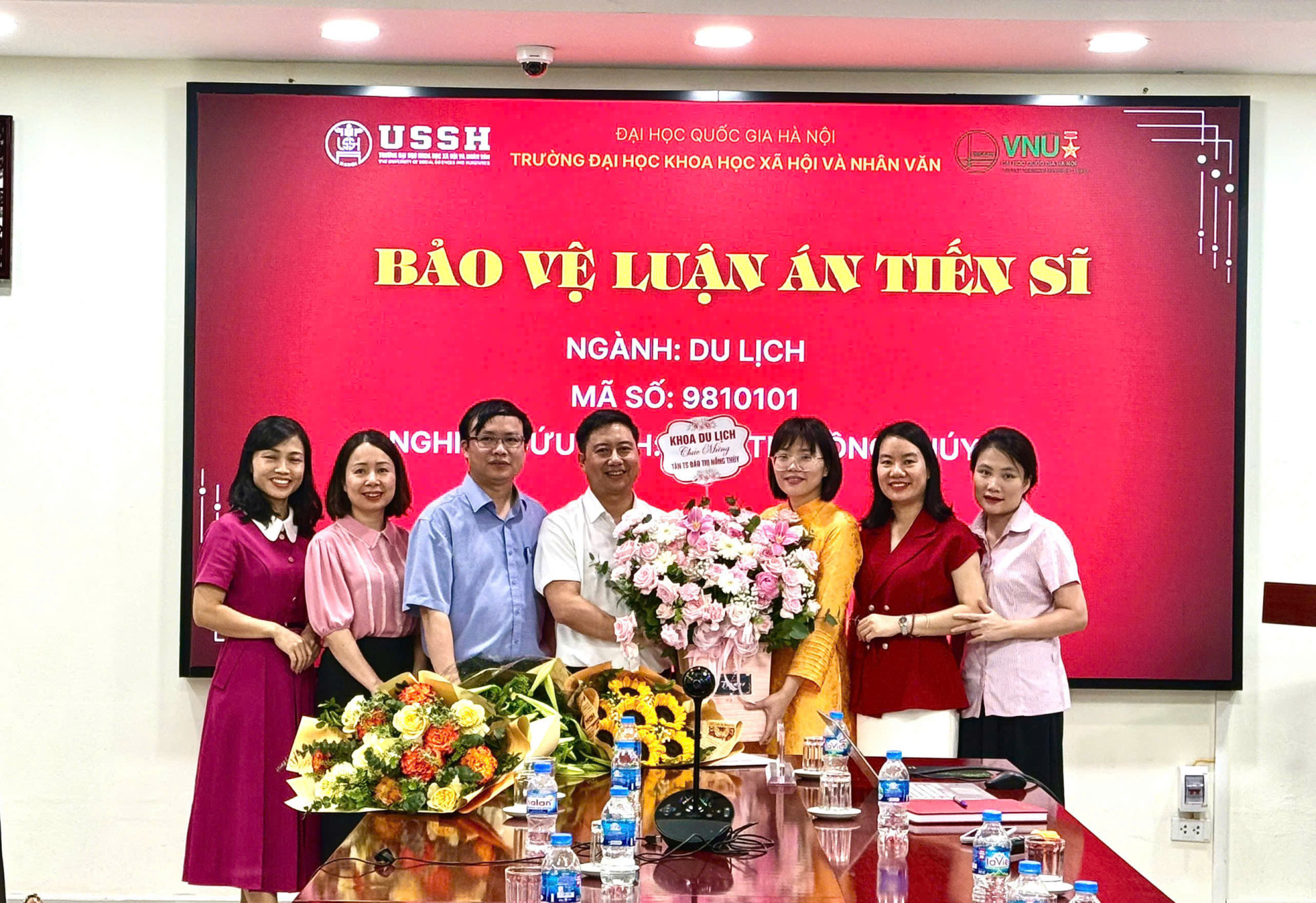 CHÚC MỪNG NCS ĐÀO THỊ HỒNG THÚY BẢO VỆ THÀNH CÔNG LUẬN ÁN TIẾN SĨ CẤP ĐẠI HỌC QUỐC GIA