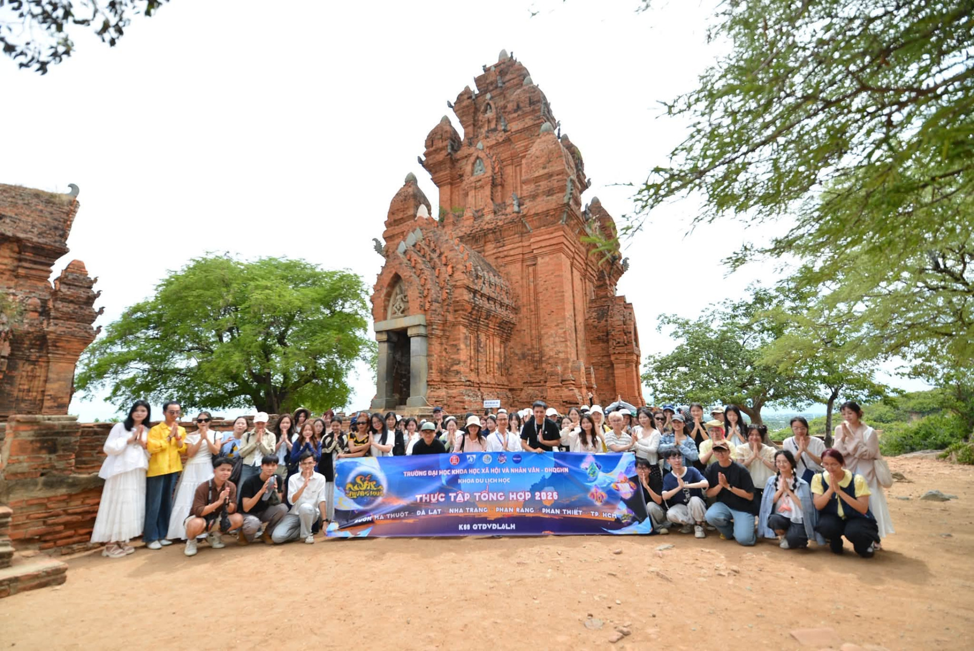 ​SINH VIÊN K69 QUẢN TRỊ DỊCH VỤ DU LỊCH VÀ LỮ HÀNH HOÀN THÀNH CHƯƠNG TRÌNH THỰC TẬP TỔNG HỢP 2026